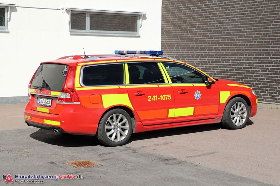 2 41-1075 - Personbil