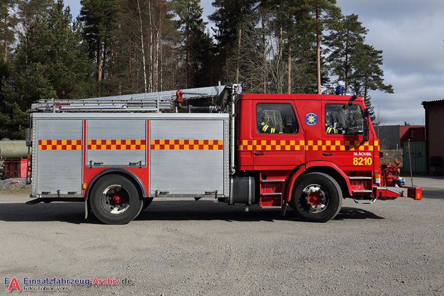 2 41-8210 - Släck-/Räddningsbil (a.D.)